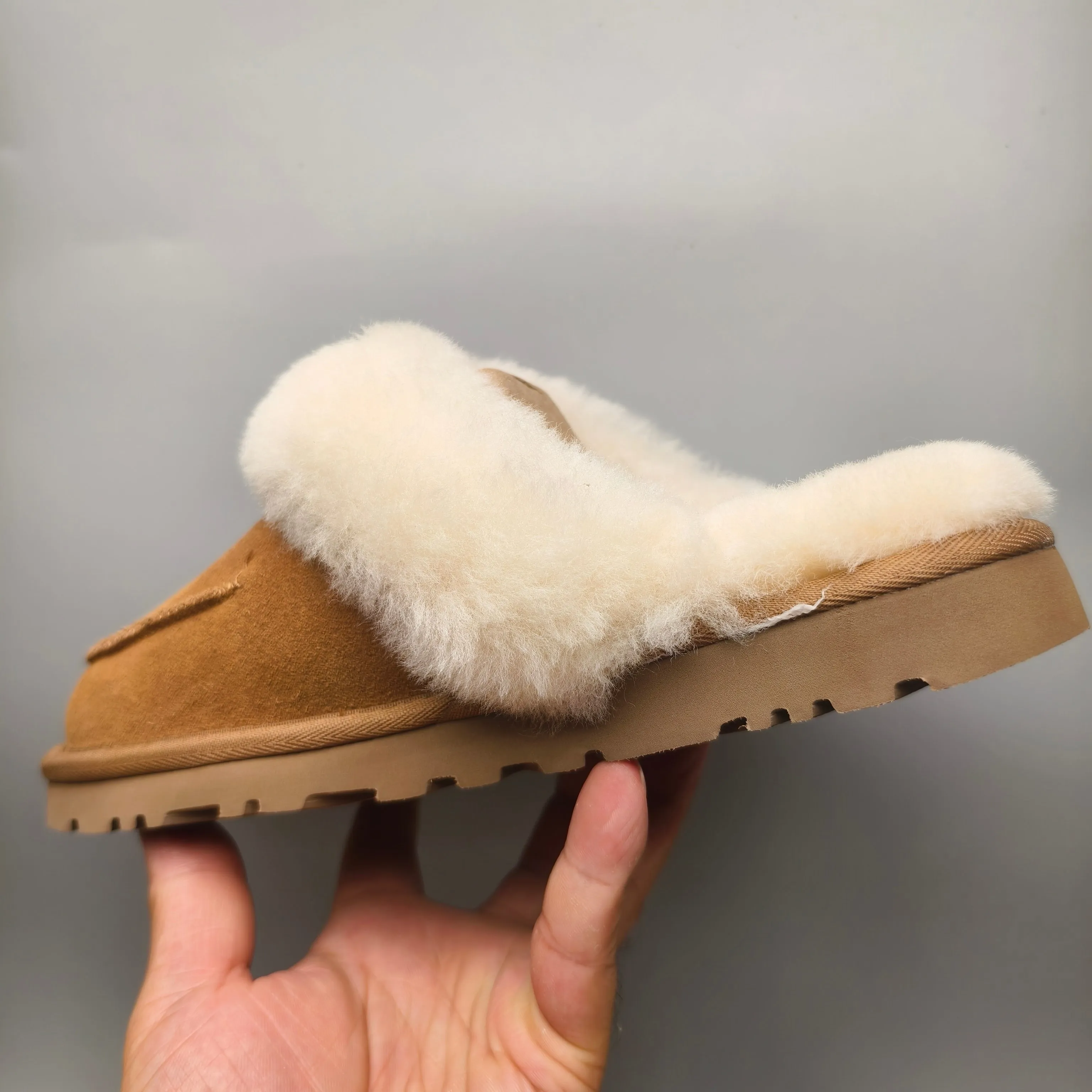 💰400 UGG sheepskin all-in-one snow boots 4571 casual home slippers color: black maroon matching size: 35-40